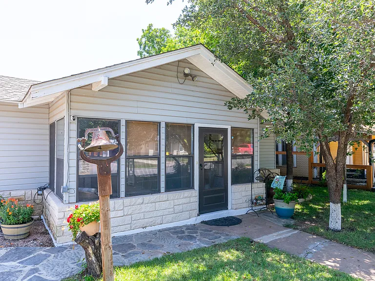 1349 Meander St — Photo 3