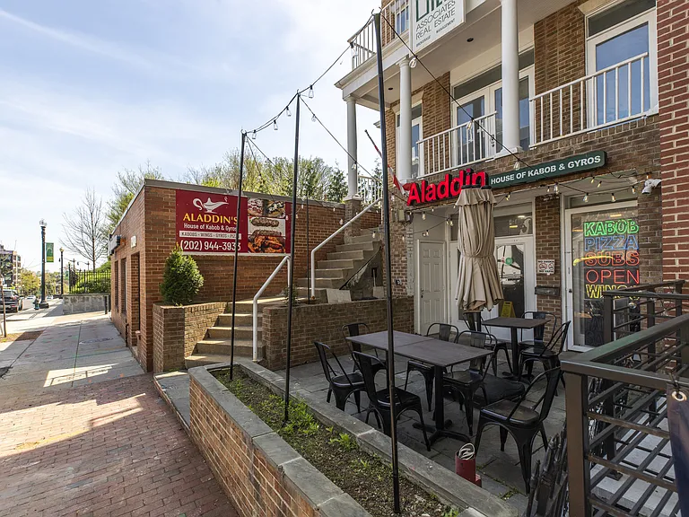 Nearby shopping and dining in Glover Park