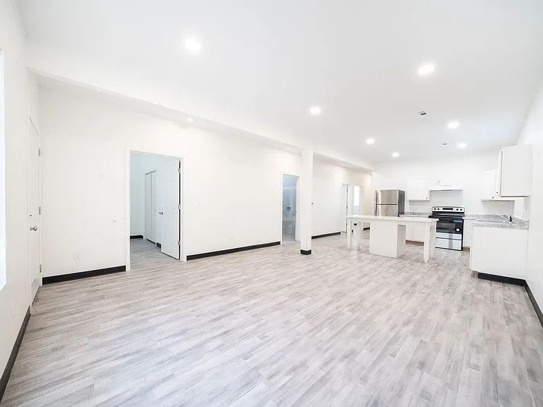 2935 E Maplewood Dr — Photo 5