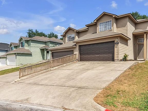 2nd image of 897-899 Sagewood Trl #897