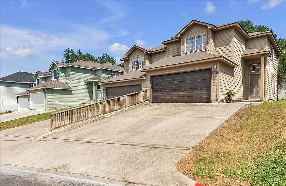Building Photo - 897-899 Sagewood Trl #897