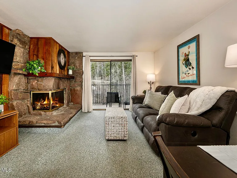 128 Village Dr #4-202-22 — Photo 9