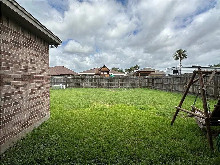 6905 Aaron Dr — Photo 13