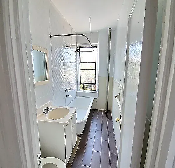 902 44th St #D16 — Photo 3