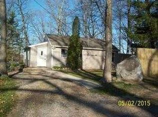 316 Lakeside Dr, Delton, MI