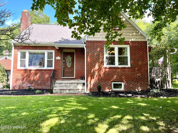 214 E Hillside Dr, Lock Haven, PA 17745