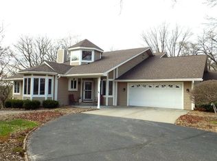 255 Saddle Ridge Ln, River Falls, WI 54022