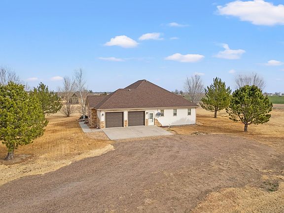 3rd image of 15 Trailside Dr