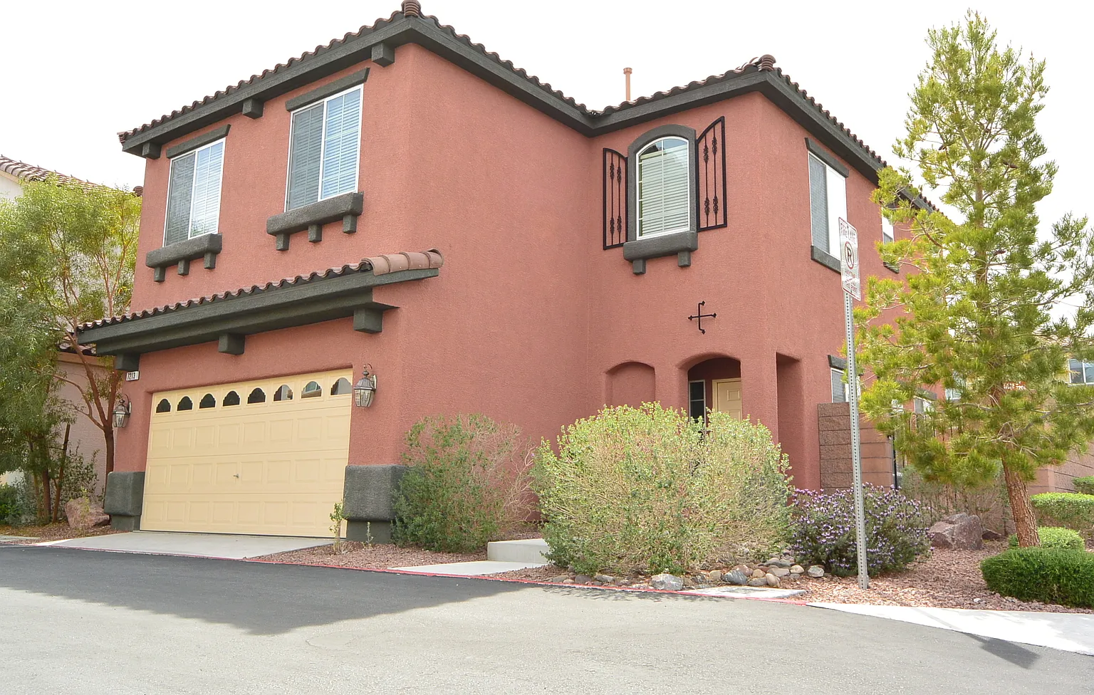 2 Story 3 bed + Loft, 2.5 Bath Home in NW — Photo 1