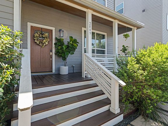 2nd image of 2809 Palm St