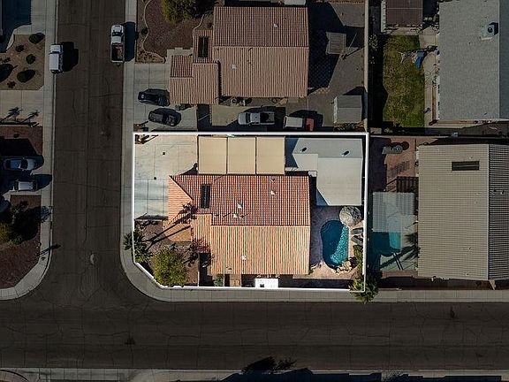 4th image of 10648 E 38th Ln