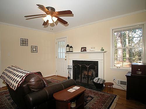 3rd image of 2349 Tuxedo Dr SE