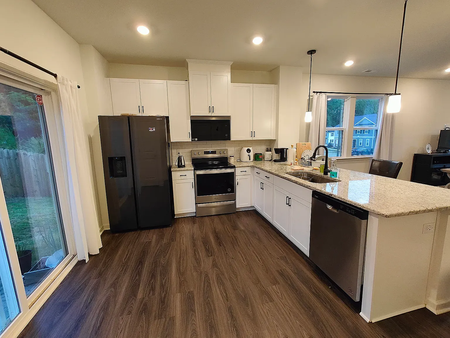 3 bed, 1330 sqft, $800 — Photo 2