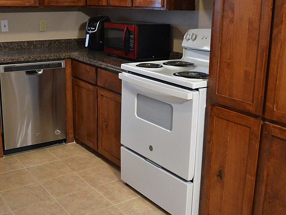 3rd image of 4401 Mesa Cir