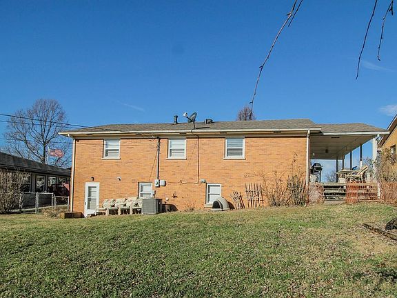 3rd image of 405 Hume Dr