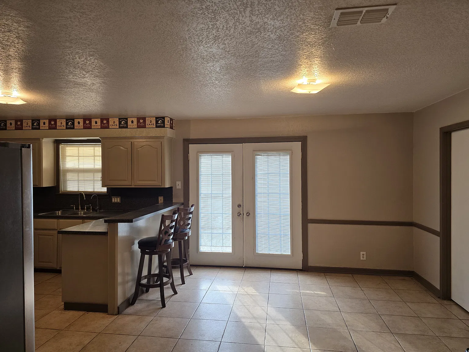 3 bed, 1624 sqft, $1,900 — Photo 4
