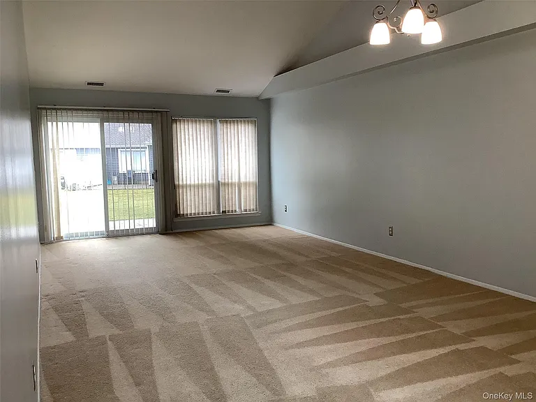 825 Spring Lake Dr — Photo 7
