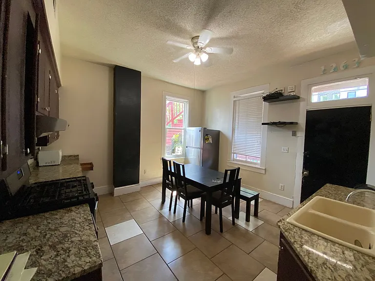 1263 W Cary St — Photo 11
