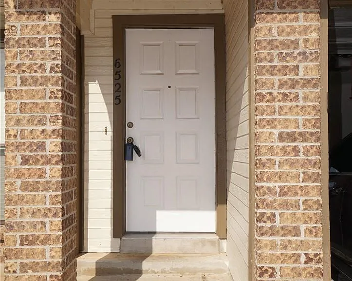 6525 Hart Ln — Photo 1