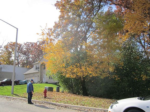 3rd image of 1033 Rosewood Dr