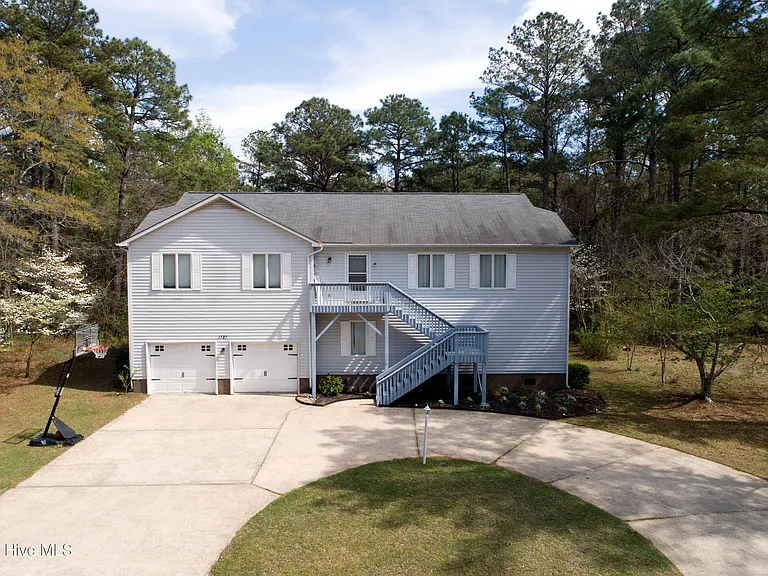 1121 Barkentine Dr — Photo 1