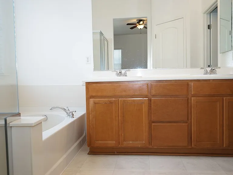 467 E Legacy Dr — Photo 16