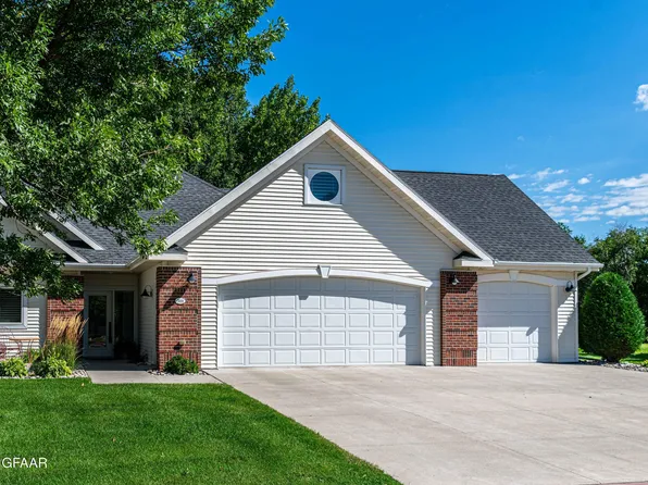 3111 Longbow Ct, Grand Forks, ND 58203