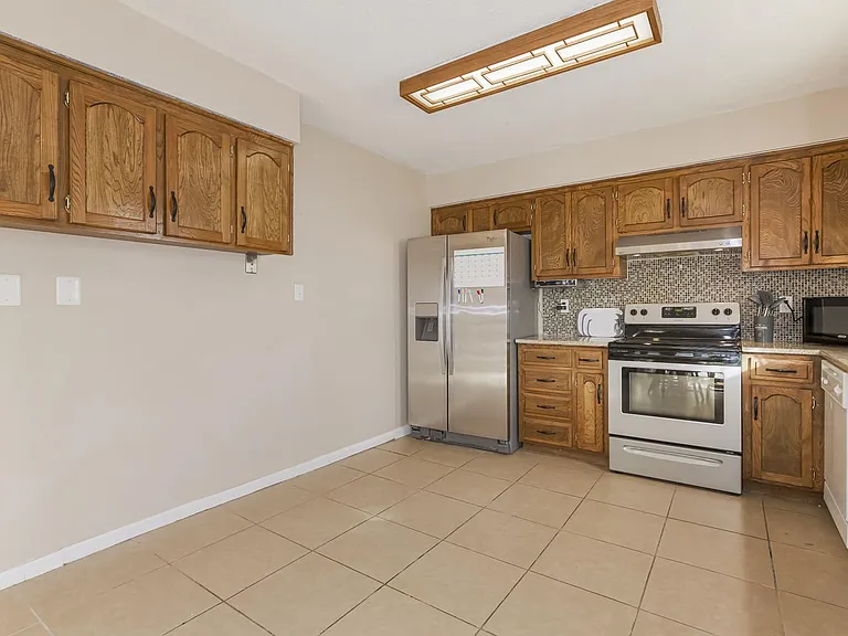 4809 S Kendall Dr — Photo 9