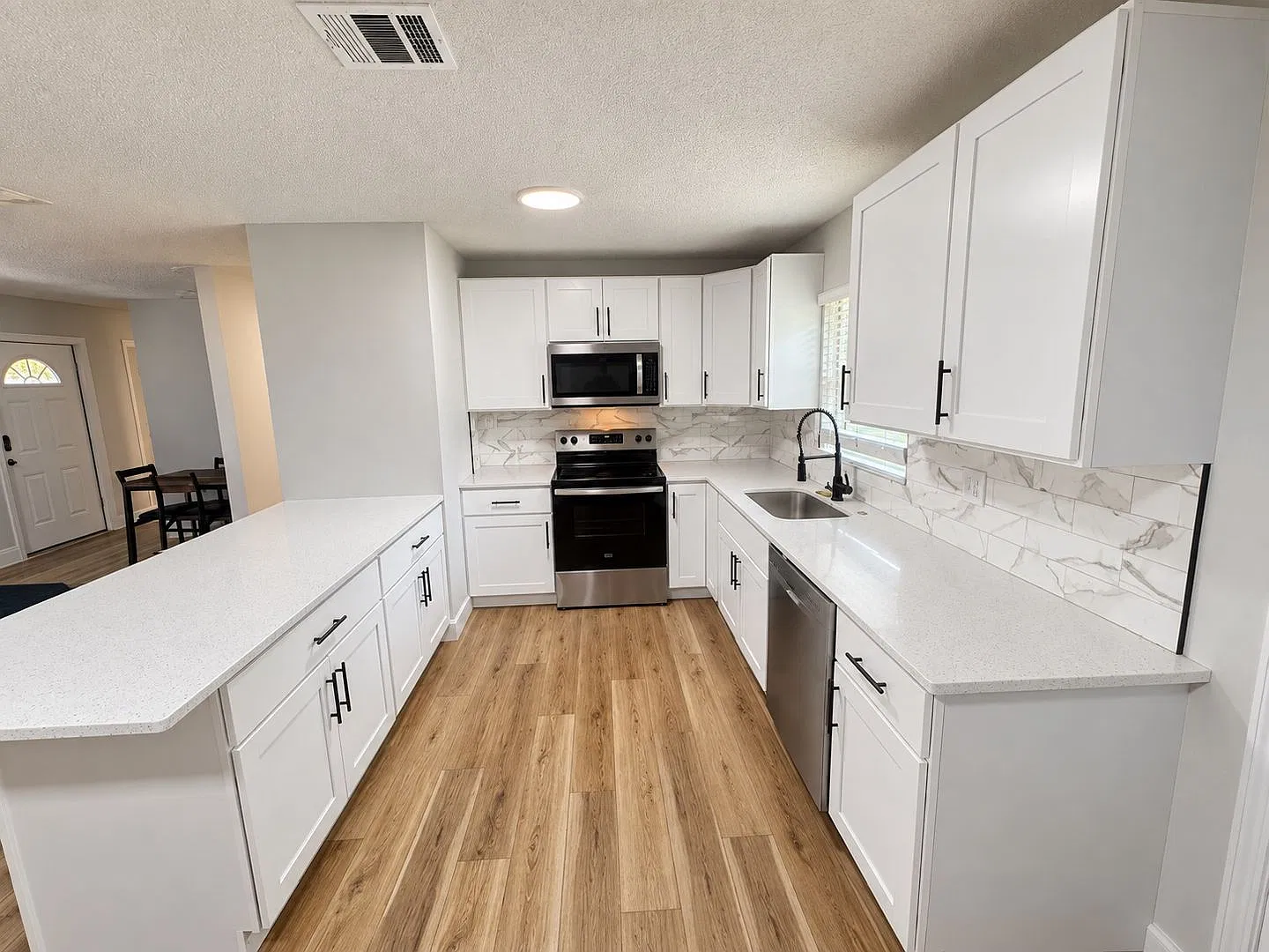 Beautifully Remodeled 4-Bedroom Home with a Huge Fenced Backyard! — Photo 4