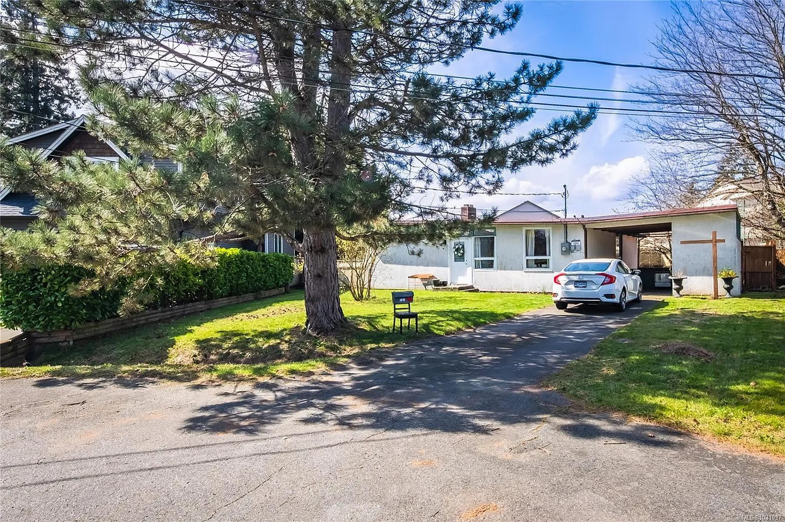 1841 Peyton Pl photo 1
