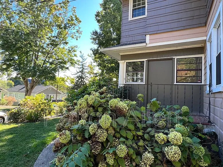 24 Majestic Ave #4 — Photo 22