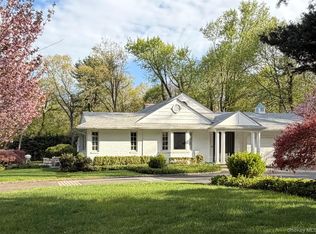 14 Ormond Park Rd, Glen Head, NY 11545