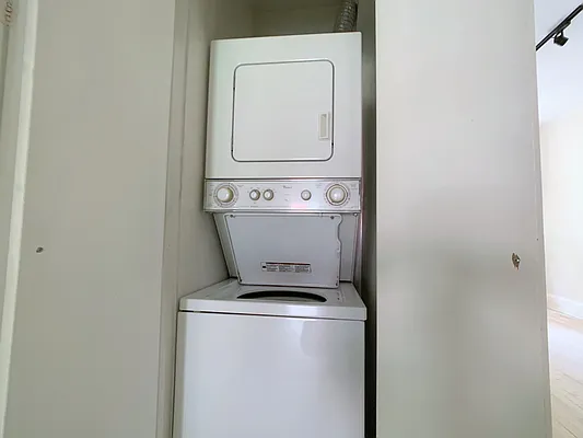 Rented by Anchor Associates | media 27