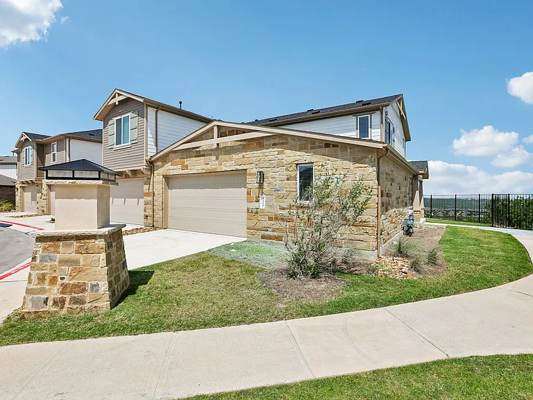 BB Living Sweetwater Crossing — Photo 32