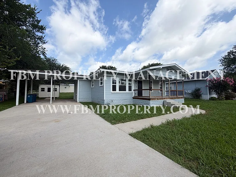 104 Sunset Cir — Photo 1
