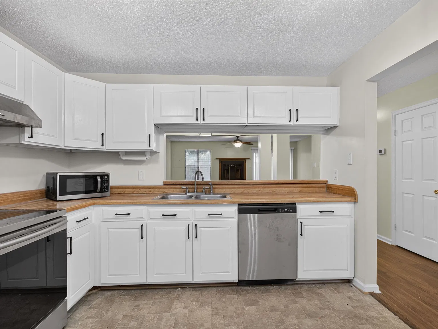 2 bed, 2.5 bath, 1668 sqft, $2,200 — Photo 4
