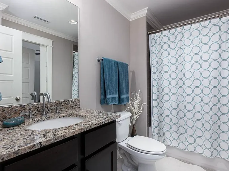 2526 Ashwood Ave — Photo 11