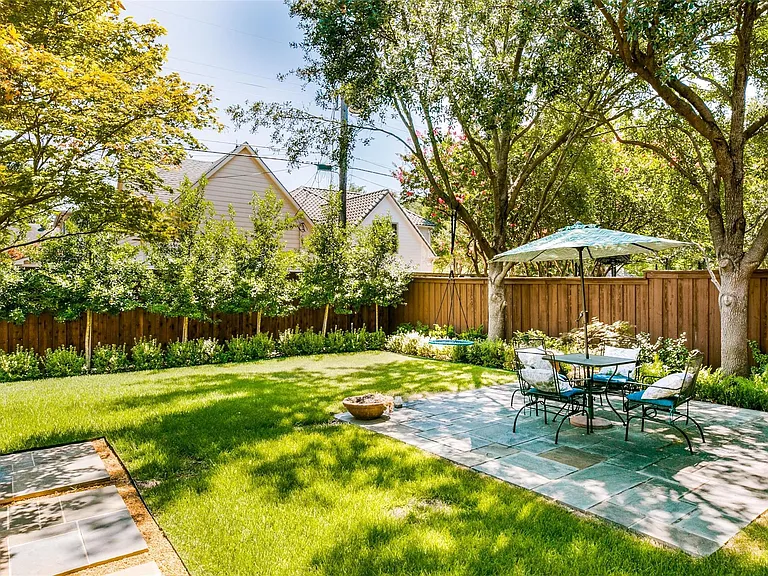 3909 Greenbrier Dr — Photo 36