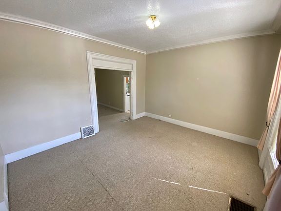 4th image of 427 W Ave S #1