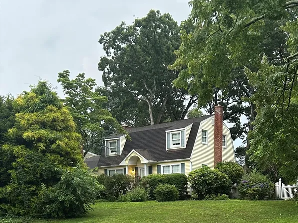 20 Brook Lane, Smithtown, NY 11787