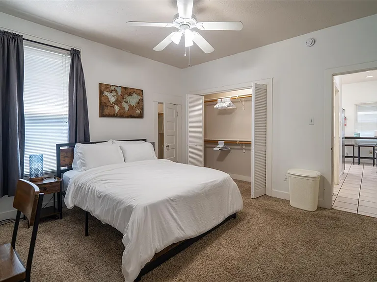 606 W Drew St #B — Photo 15