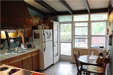 5th image of 182 Camelia St