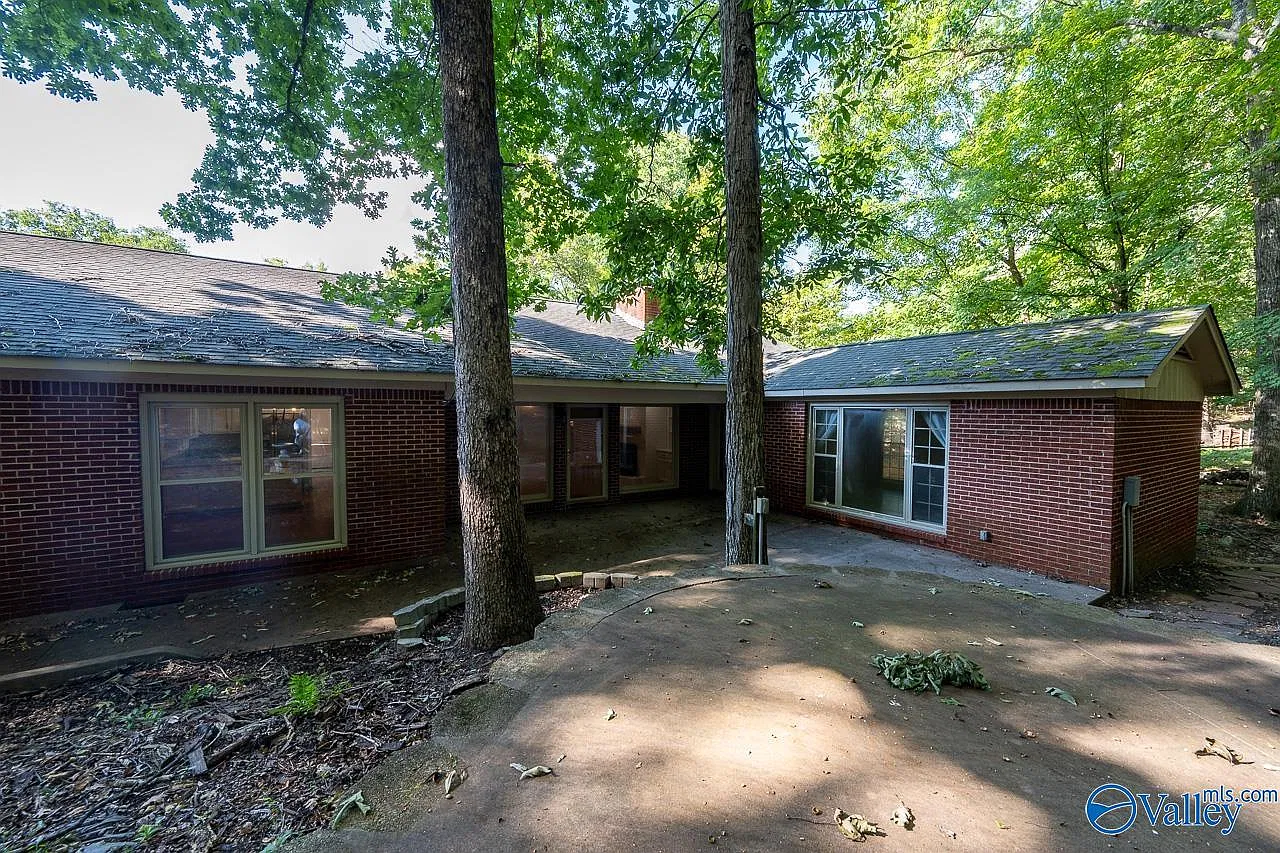 3 bed, 3.0 bath, 3215 sqft, $2,600 — Photo 2