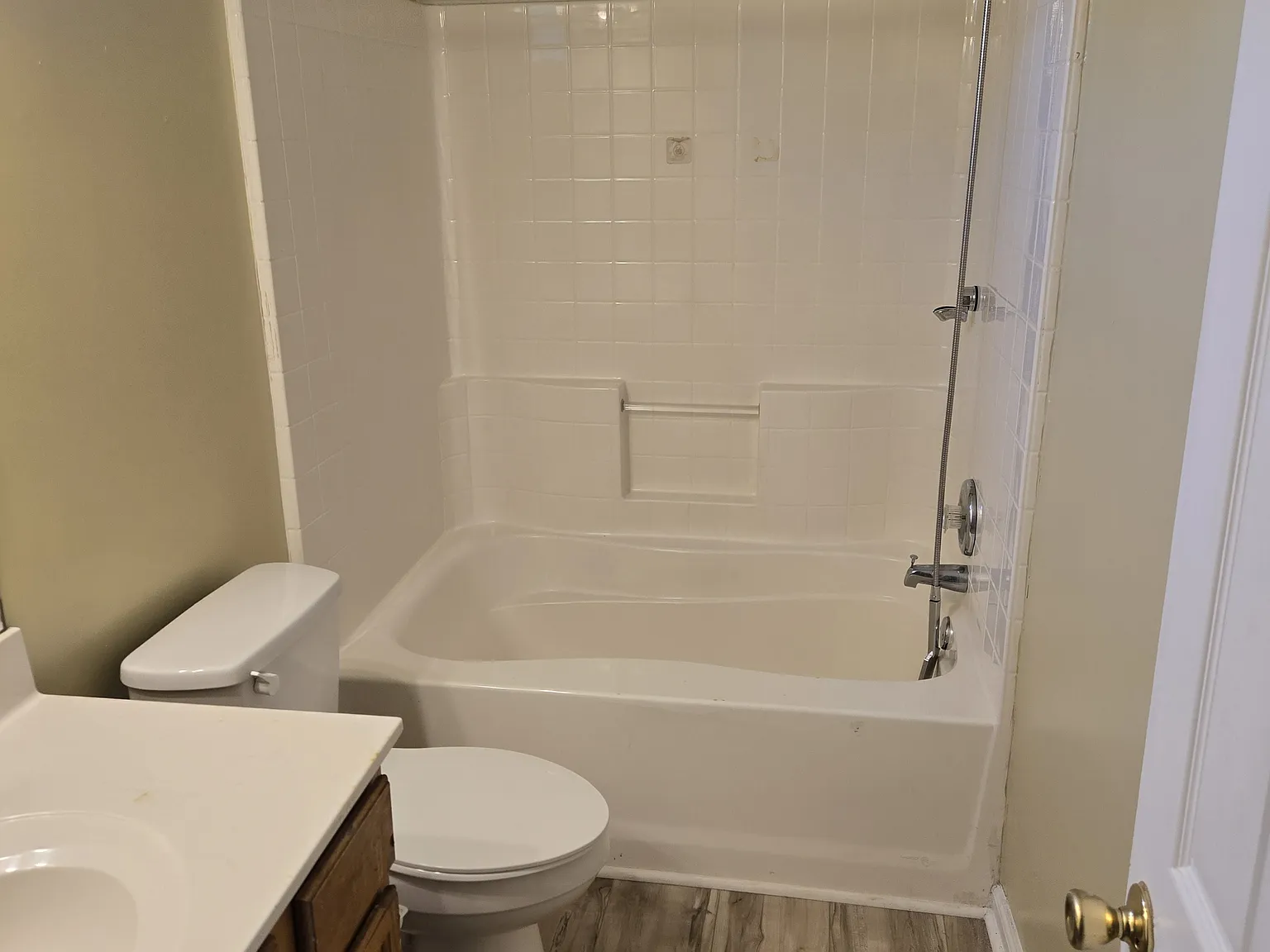 3 bed, 1375 sqft, $1,850 — Photo 2