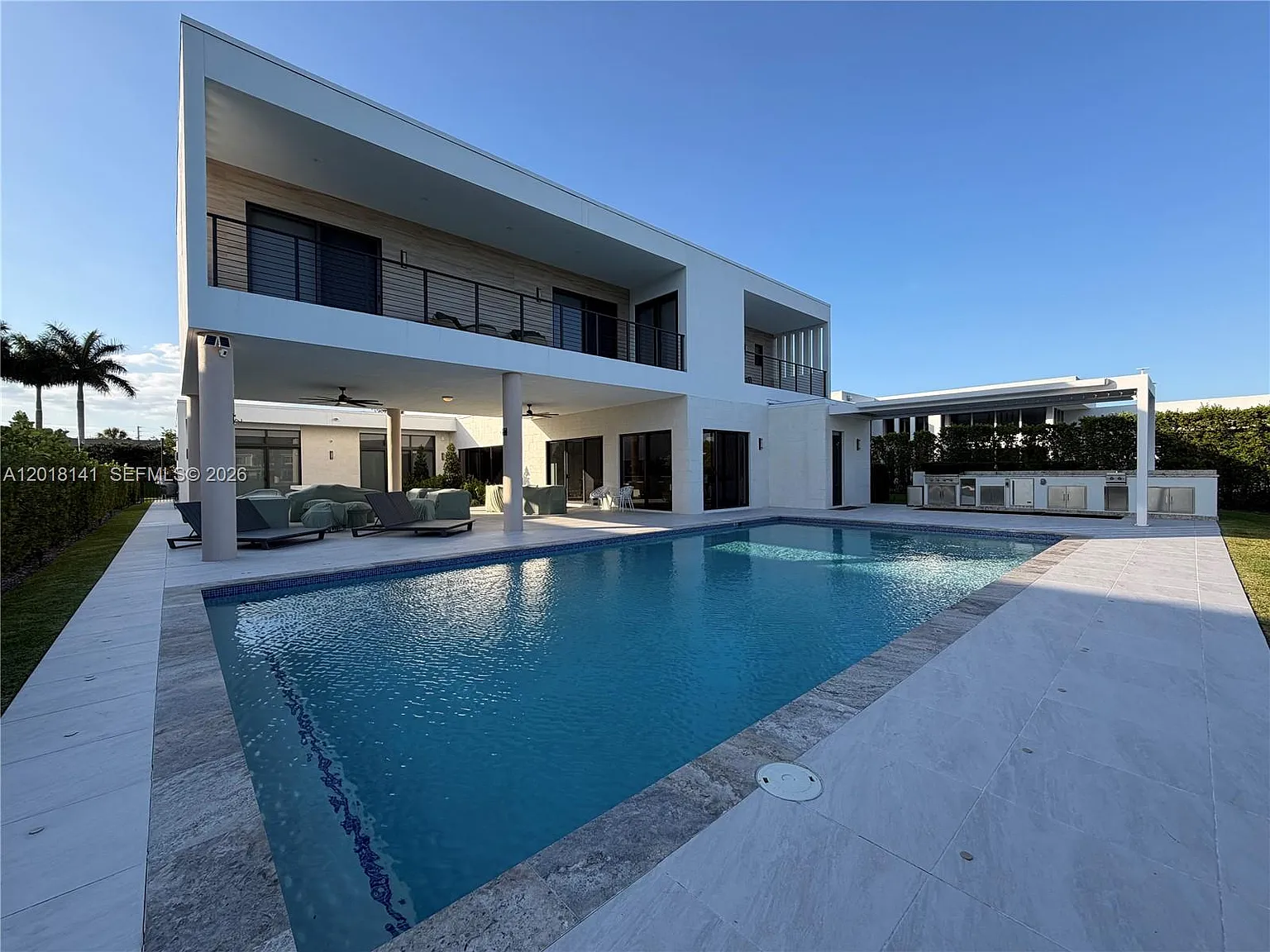 5 bed, 6.5 bath, 5231 sqft, $20,000 — Photo 2