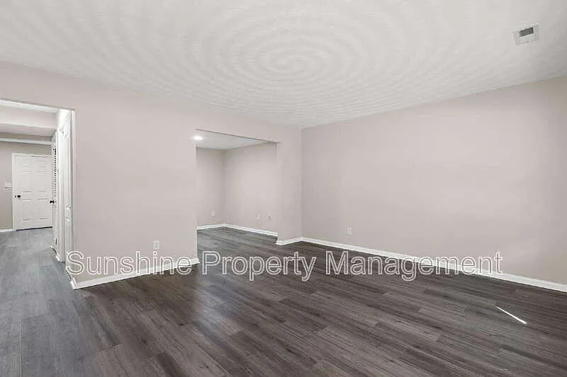 3 bed, 1.5 bath, 1532 sqft, $1,950 — Photo 4