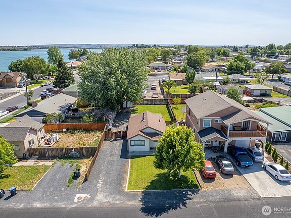 2nd image of 732 S Wanapum Drive
