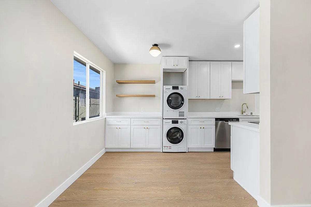 2 bed, 800 sqft, $2,975 — Photo 1