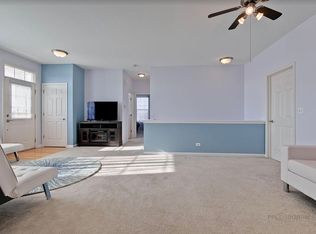 625 N Fox Trl, Round Lake, IL 60073