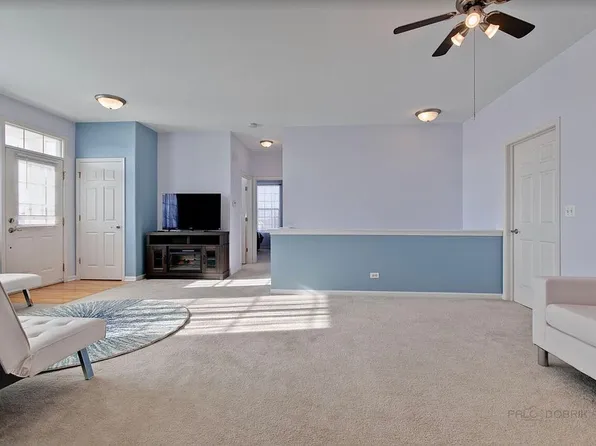625 N Fox Trl, Round Lake, IL 60073